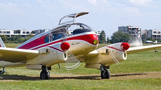 Letoun Aero Ae145 z roku 1960, se kter�m Richard Santus p�elet�l z Austr�lie do �eska.