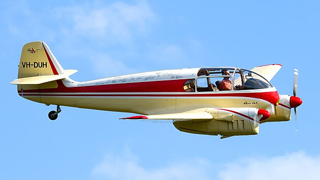 Letoun Aero Ae145 z roku 1960, se kter�m Richard Santus p�elet�l z Austr�lie do �eska.