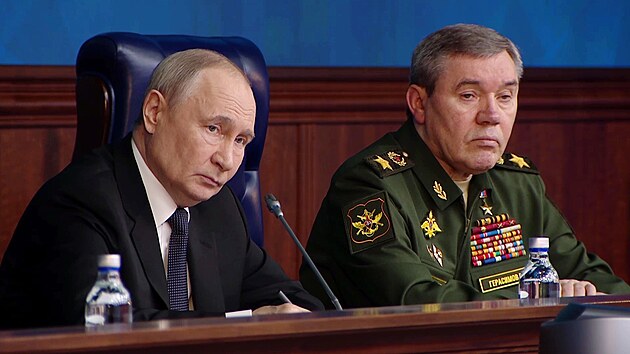 Vladimir Putin a Valerij Gerasimov (17. prosince 2025)