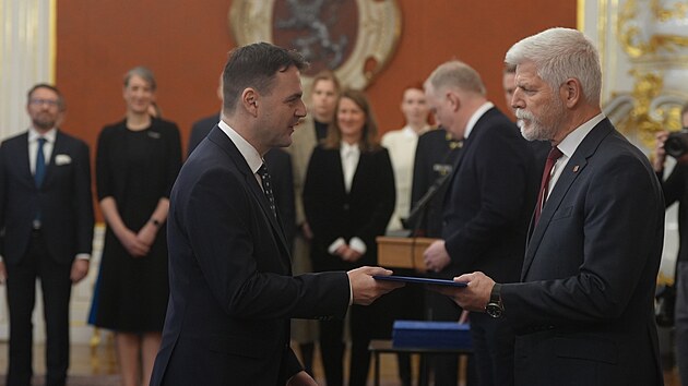 Prezident Petr Pavel jmenoval novou vl�du. Na sn�mku Petr Macinka (Motorist�), kter� byl jmenov�n ministrem zahrani��. (15. prosince 2025)
