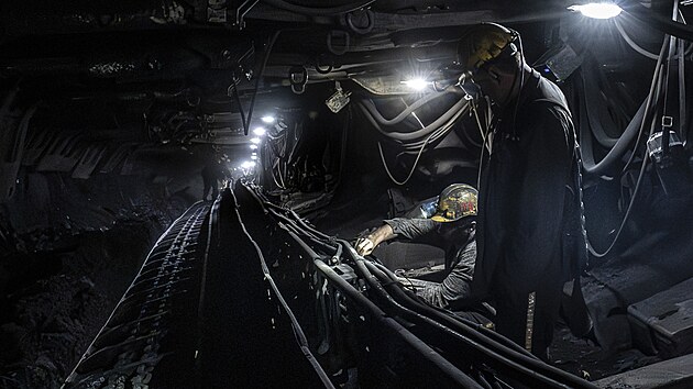 Technick� likvidace Dolu �SM potrv� p�ibli�n� t�i roky a OKD si na ni nech� okolo 600 zam�stnanc�. Z�rove� u� rozj�d� podnikatelsk� pl�n sv� �innosti do roku 2050, bude nap��klad j�mat a vyu��vat d�ln� plyn.