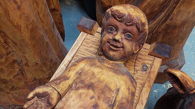 Jesli�ky tvo�� postavy Panny Marie, Josefa, Je��ka, osl�ka a kr�vy.