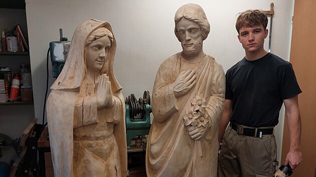 Jesli�ky tvo�� postavy Panny Marie, Josefa, Je��ka, osl�ka a kr�vy.