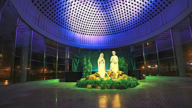 P�vabn� jesli�ky Betl�m �ezb��e Luk�e L�tala mohou lid� obdivovat v kopuli Libensk�ho kolon�dy.