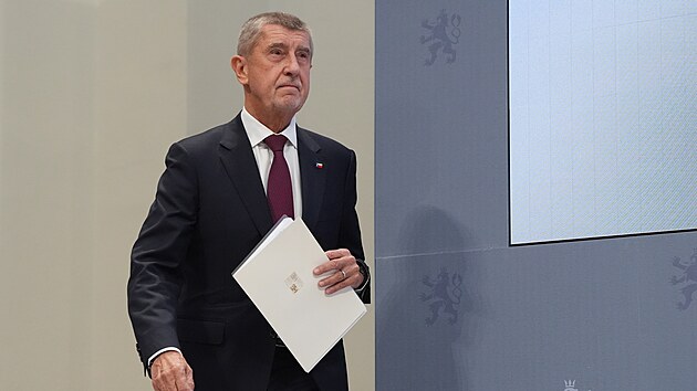 Tiskov� konference nov� jmenovan�ho kabinetu Andreje Babi�e (ANO) slo�en�ho ze z�stupc� hnut� ANO, SPD a Motorist�. (15. prosince 2025)