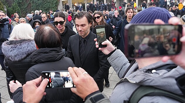 Leo� Mare� opou�t� ob�adn� s�� po rozlou�en� s Patrikem Hezuck�m. (12, prosince 2025)