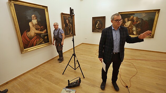 Galerie v�tvarn�ho um�n� Ostrava pro�la rekonstrukc�. Na sn�mku �editel JI�� J�za. (18. prosince 2025)