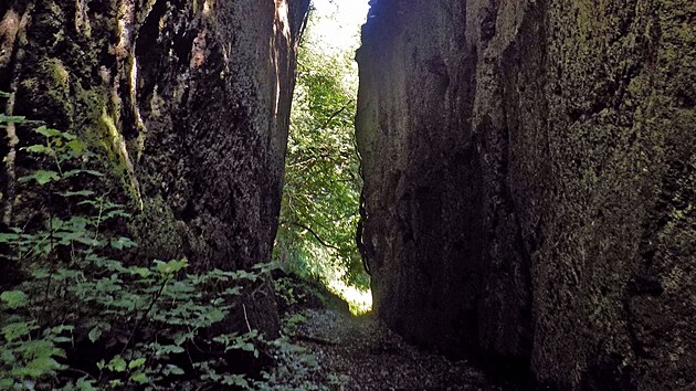 Z hlediska pl�nov�n� stavby by bylo asi ��eln�j�� trasu posunout mimo skaliska. Ale Etruskov� asi v�d�li, pro� cestu vedou skrze tufov� masiv.