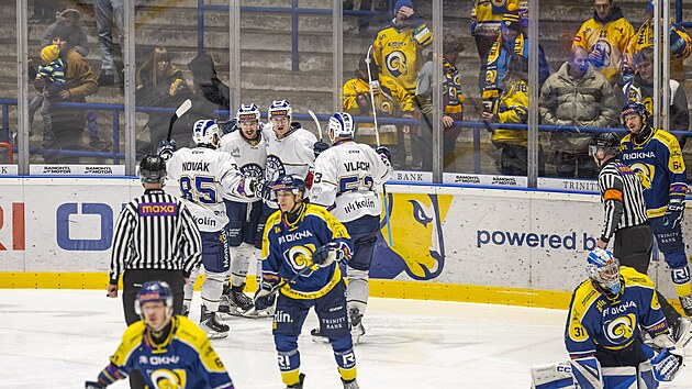 Hokejist� Zl�na prohr�li z�stali po sobotn� por�ce 0:1 od Kol�na na dn� Maxa ligy. Mezit�m ub�v� po�et fanou�k� na zimn�m stadionu. (13. prosinec 2025)