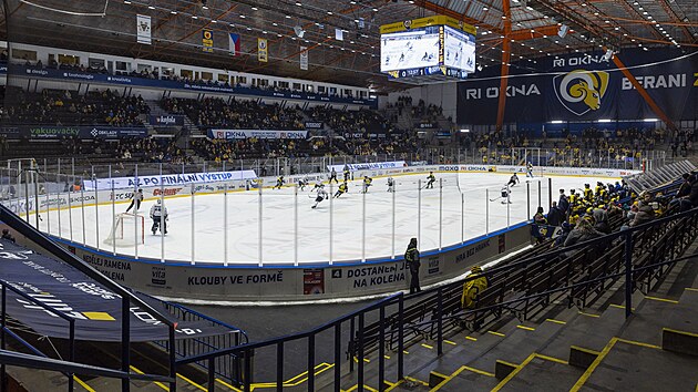 Hokejist� Zl�na prohr�li z�stali po sobotn� por�ce 0:1 od Kol�na na dn� Maxa ligy. Mezit�m ub�v� po�et fanou�k� na zimn�m stadionu. (13. prosinec 2025)