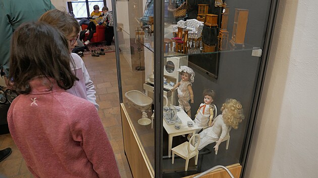 Vidt lze teba lapac auto, houpadla nebo dtsk pokojky a panenky mstn sbratelky Marty Mutkov.