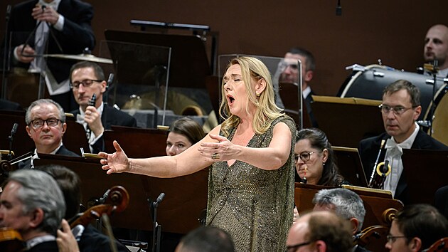 Magdalena Ko�en� a �lenov� �esk� filharmonie