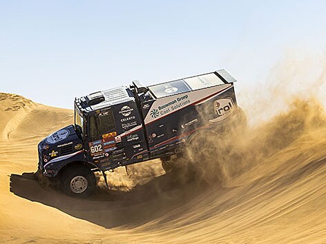 Za��t dakaskou rally na vlastn� k��i je neopakovateln� z�itek. I z pozice fotografa. Tato fotografie se vydra�ila za 189 000 K�.