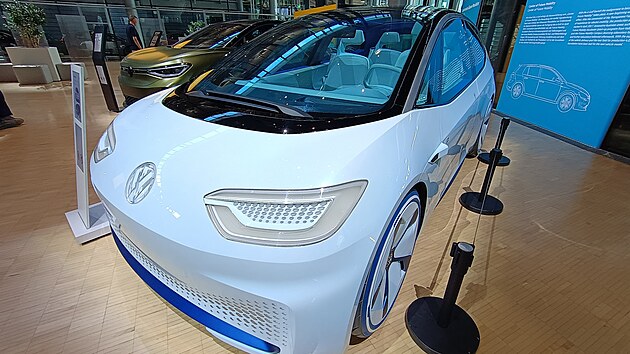 Sklen�n� manufaktura Volkswagenu v Dr��anech