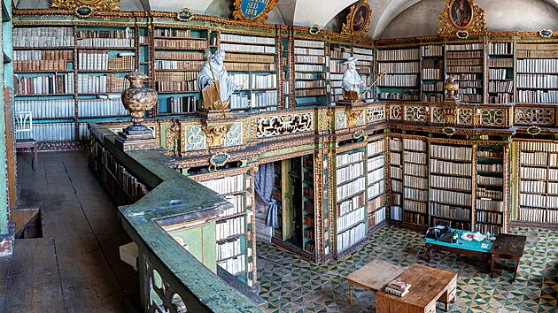 Kl�tern� knihovna v Oseku na Teplicku. Ve�ejnosti je nep��stupn�.