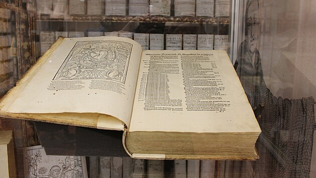 V�stava Region�ln�ho muzea v Teplic�ch nazvan� �Z taj� oseck� kl�tern� knihovny�. N�v�t�vn�ci si mohou prohl�dnout n�kolik des�tek inkun�bul� a star�ch tisk�.