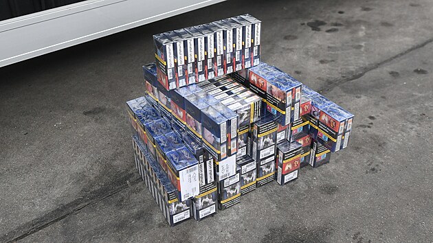 Z�sah celn�k� na d�lnici D8. Zabavili cigarety. (12. prosince 2025)