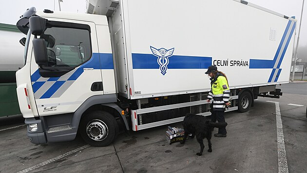 Kontrola celn�k� na d�lnici D8. (12. prosince 2025)