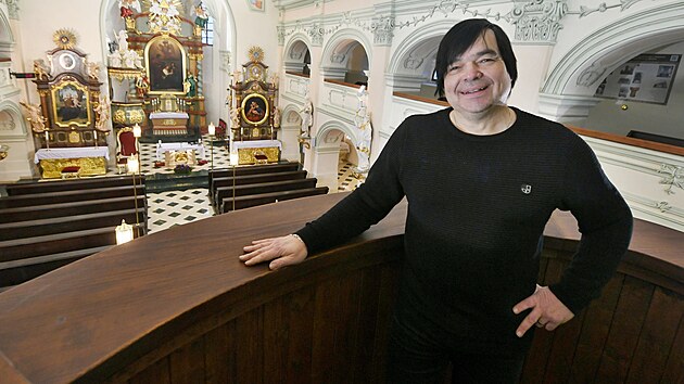 C�rkevn� administr�tor Marcel Hrub� v kostele svat� Anny ve Verne�ic�ch, kter� se jeho z�sluhou poda�ilo zachr�nit. (prosinec 2025)
