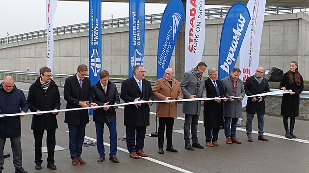 Slavnostn� otev�en�. V p�tek 19. prosince 2025 byl otev�en posledn� �sek d�lnice D1, kter� se stav�la od roku 1967.