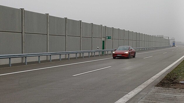 D�lnice D1 je po t�m�� 60 letech kompletn� hotov�. Silni���i na P�erovsku otev�eli posledn� �sek. (19. prosince 2025) 