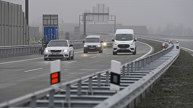 Prvn� �idi�i projeli posledn� �sek D1, kter� byl otev�en 19. prosince 2026 � po 58 letech od zah�jen� stavby d�lnice.