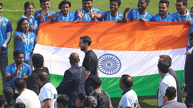 N�sledky frustrace. Po�kozen� tribuny a zni�en� vybaven� stadionu po Messiho kr�tk� n�v�t�v� (13. prosince 2025)