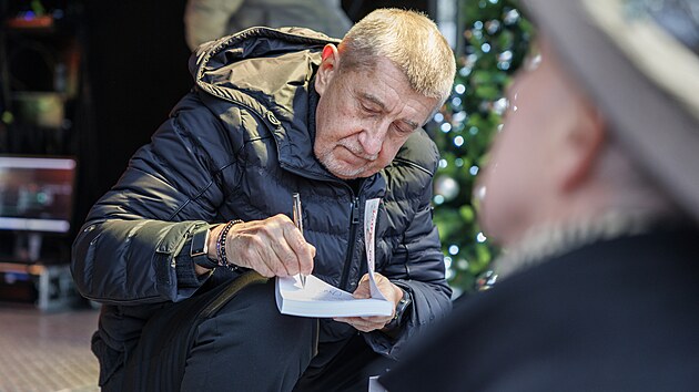 Andrej Babi� a Alena Schillerov� do Brna za voli�i na v�no�n� trhy (13. prosince 2025)