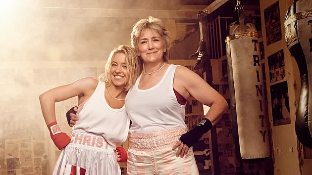 Sydney Sweeney po boku skute�né boxerské legendy Christy Martinové, její�...