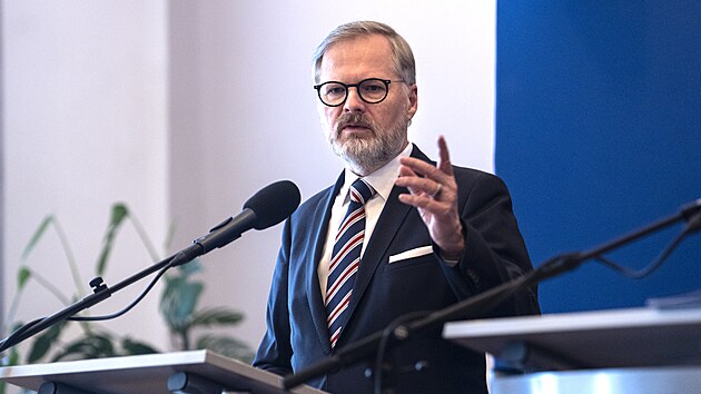 Tiskov� konference k z�v�re�n�mu zhodnocen� p�ed p�ed�n�m agendy resortu obrany. Na sn�mku p�edseda vl�dy �R v demisi Petr Fiala. (11. prosince 2025)