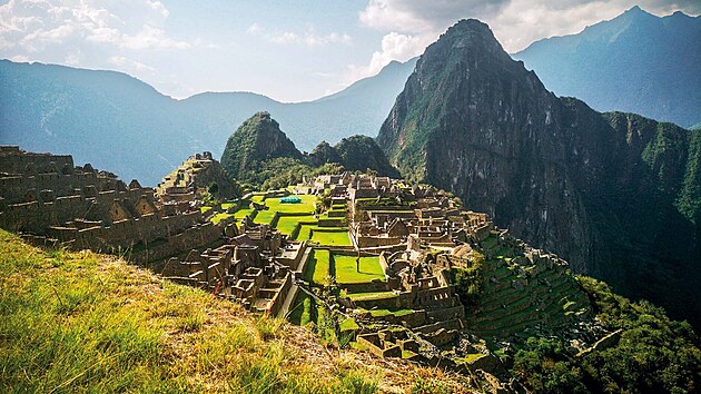 Pohled na Machu Picchu � poz�statky ruiny p�edkolumbovsk�ho inck�ho kultovn�ho m�sta v peru�nsk�ch
And�ch.