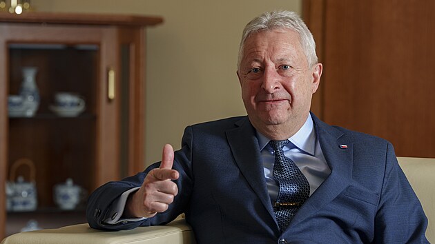 M�stop�edseda vl�dy a ministr obrany Jarom�r Z�na (19. prosince 2025)