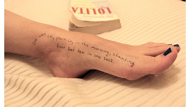 Demokrat� ze Sn�movny reprezentant� USA zve�ejnili dal�� fotografie ke kauze odsouzen�ho sexu�ln�ho delikventa Jeffreyho Epsteina (18. prosince 2025)