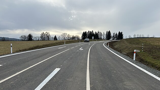 V Kaplici dokon�ili stavbu druh� etapy obchvatu. Nov� komunikace za 293 milion� korun m� odv�st tranzitn� a t�kou n�kladn� dopravu z ulic m�sta. (prosinec 2025)