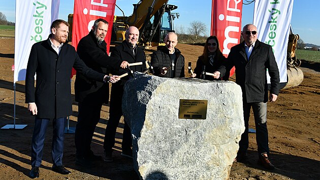 V Blatn zaala stavba prvn etapy peloky silnice II/173. Nov komunikace za vce ne 335 milion korun m odvst kamiony z ulic msta. Hotov m bt v polovin roku 2028. (prosinec 2025)