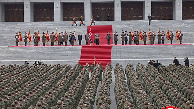 Severokorejsk� dikt�tor Kim �ong-un p�iv�tal po n�vratu z rusk� Kursk� oblasti �leny �enijn� jednotky, kte�� m�li na starosti odstra�ov�n� min z regionu. (12. prosinec 2025)