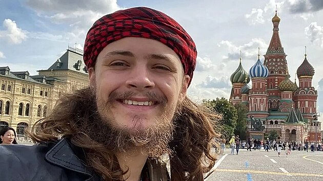 Michael Gloss, syn n�m�stkyn� �editele americk� �st�edn� zpravodajsk� slu�by (CIA) pro digit�ln� inovace Juliany Gallinaov� Glossov�, zem�el na Ukrajin� v boj�ch za Rusy. (28.dubna 2025)