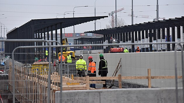 Rozshl opravy Frdlantskch most a okol sice pokrauj, ale pt tden by se na velmi frekventovan msto mly vrtit alespo tramvaje. (12. prosince 2025)