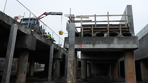 Rozshl opravy Frdlantskch most a okol sice pokrauj, ale pt tden by se na velmi frekventovan msto mly vrtit alespo tramvaje. (12. prosince 2025)