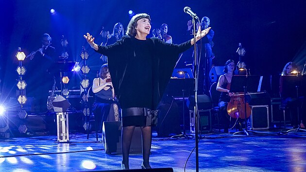 Mireille Mathieu op�t zav�t� do Prahy. V b�eznu 2026 vystoup� v Kongresov�m centru.