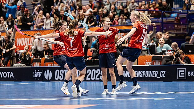 Radost �esk�ch florbalistek v semifin�le MS.