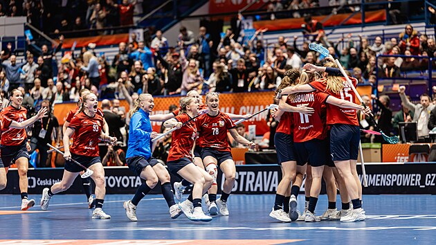 Radost �esk�ch florbalistek v semifin�le MS.