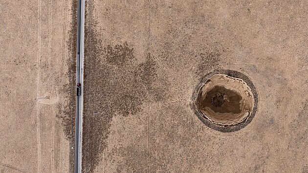 Tureckou provincii Konya tr�p� stovky jam. P�da se tam propad� kv�li dlouh�mu suchu a nadm�rn�mu �erp�n� podzemn� vody. (5. prosince 2025)