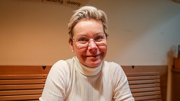 V 17 letech Petru Hobzovou na DAMU nevzali, ale i tak j� re�is�r Milan Fridrich dal �anci a jako el�vka se stala sou��st� �inohry Jiho�esk�ho divadla.