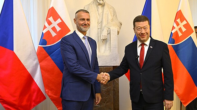 P�edseda Poslaneck� sn�movny Tomio Okamura (SPD) se setkal s p�edsedou slovensk� N�rodn� rady Richardem Ra�i, 17. prosince 2025, Praha