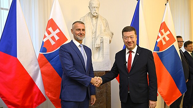 P�edseda Poslaneck� sn�movny Tomio Okamura (SPD) se setkal s p�edsedou slovensk� N�rodn� rady Richardem Ra�i, 17. prosince 2025, Praha