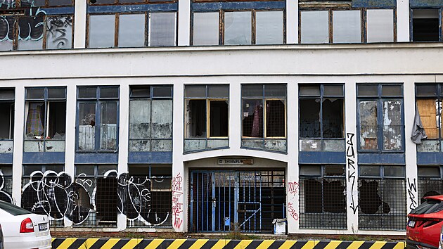 Na ch�traj�c� stadion v Brn� za Lu��nkami dorazila delegace fotbalov� Zbrojovky v �ele s gener�ln�m mana�erem Janem Myn��em, aby zjistila z�m�ry veden� m�sta ohledn� nov�ho stadionu. (10. prosince 2025)