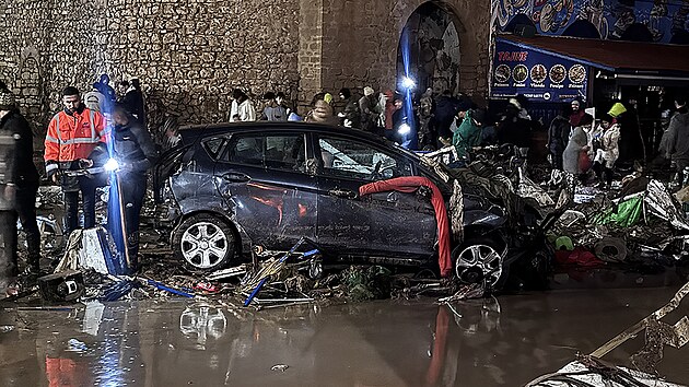 Provincii S�f� na atlantick�m pob�e�� Maroka v zas�hly bleskov� povodn�. Des�tky lid� zem�elo. (15. prosince 2025)