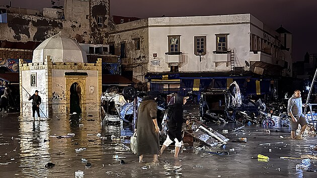 Provincii S�f� na atlantick�m pob�e�� Maroka v zas�hly bleskov� povodn�. Des�tky lid� zem�elo. (15. prosince 2025)