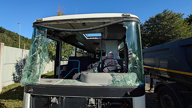 Vybrakovan� autobusy na n�dra�� v �st� nad Orlic�.